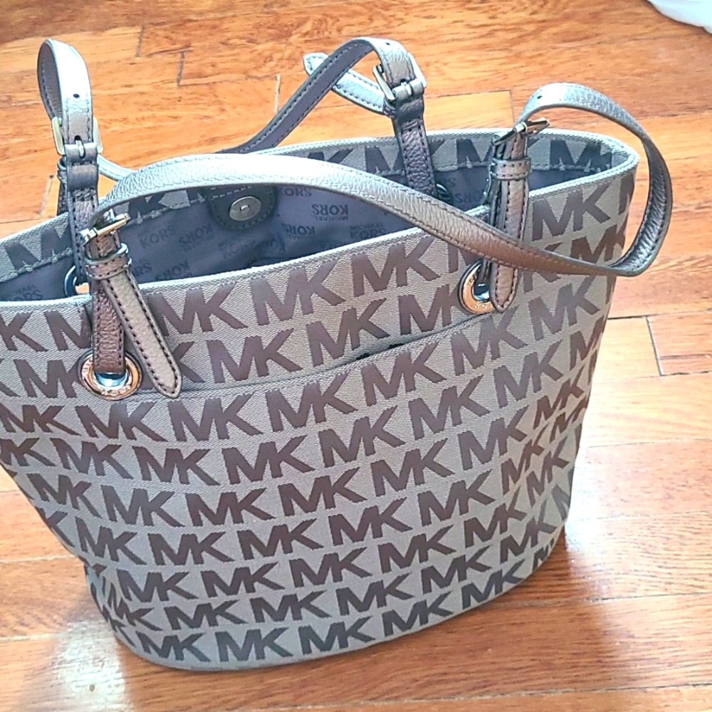 Michael Kors, grey handbag